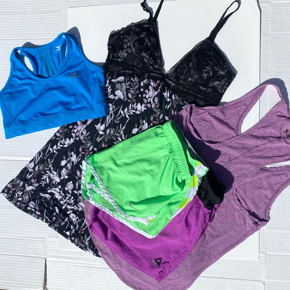 ♥️Bundle of 5 pieces, 1 sleep dress, 1 top tank, 2 tempo shorts size Small♥️